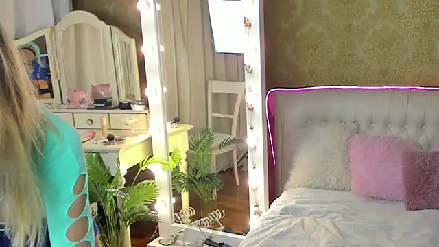 tease you with my naked breast close up - video by RosieBlossom cam model