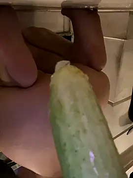 Cucumber in anal public coffee - βίντεο μοντέλου Hamy88