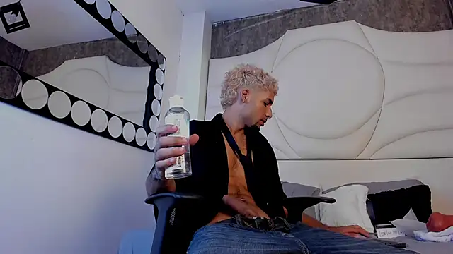 "I am a kiss written with fire on the lips of silence." - vídeo de la modelo de cam Thiagoferreti