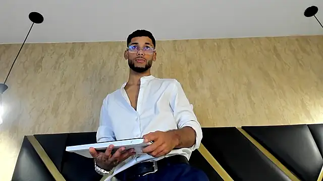 Do you think you could resist if I came a little closer? - video by Thiagoferreti cam model