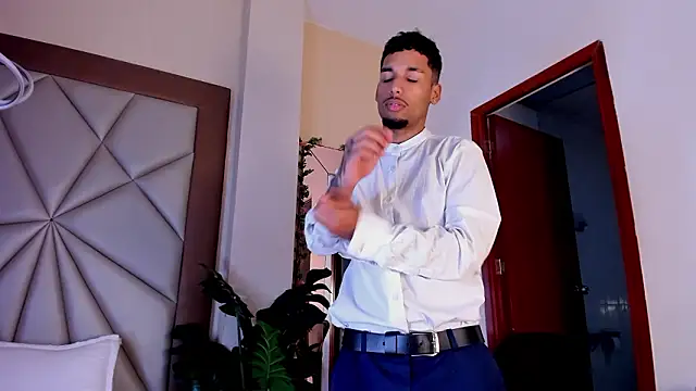 💋 Would you like to know what I'm implying without saying it? 💋 - video by Thiagoferreti cam model