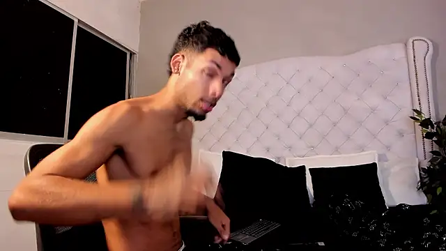 show ass and mastubate - video by Thiagoferreti cam model