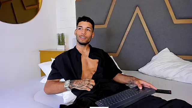 show masturbate and cum - video by Thiagoferreti cam model