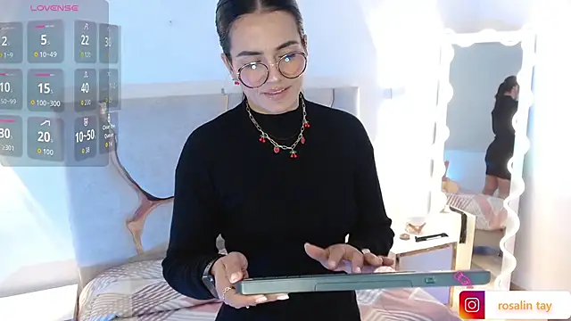 Private Show Squirt - video by Rosalind_tay cam model