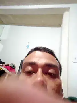 [13 Jul 09:46] Spy Show - video di Cnutt310 modella di cam