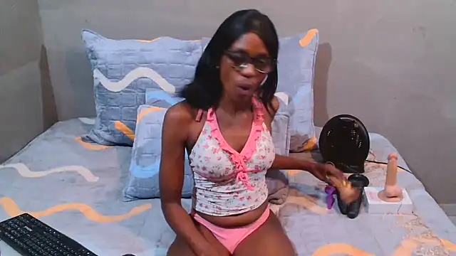 furck  pussy  with dildo  and  ride  it - فيديو من lunasexyXx موديل الكام