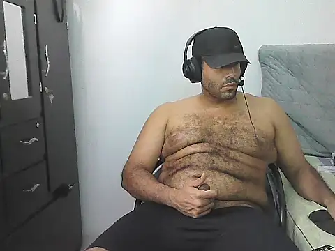 Super cum-fest x3 - clip cu IronSideBear model videochat