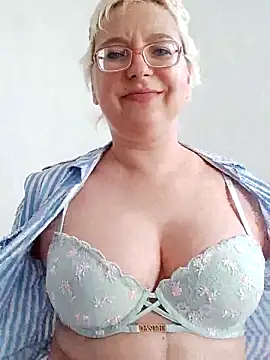 Play with pussy🍓 - VikaKing 캠 모델의 동영상