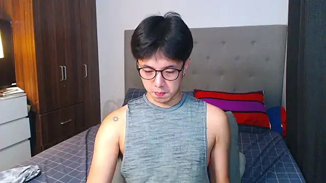 foot fetish with CUMSHOT in feet sole - video by Addictiveboi cam model