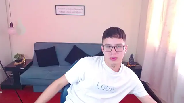 Sexy nude and soft cock - video Cumandres18 kameramallilta