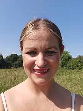 Outside boob flashing - video by EnglishRosexxx cam model