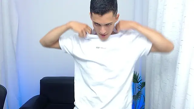 Naked and hard cock - Video von Matiius18 Cam-Model