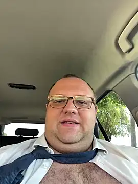 Cum show in the car - video by ArturoElPeque cam model