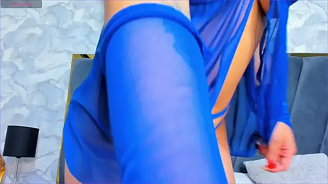 Spread ass 🍑 - video by HollyOwenns cam model