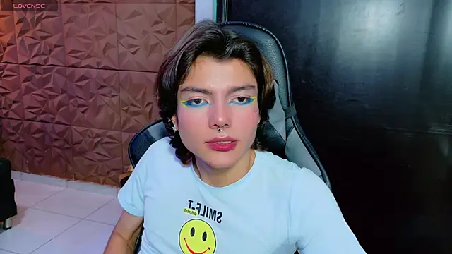 alan playing with his body - video by alandelrey57 cam model