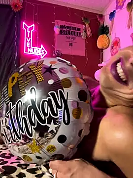 [13 Jul 23:26] Public Show - video by TranSexualJade95 cam model