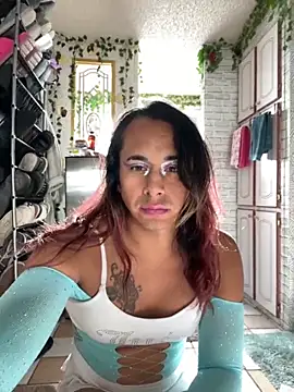 [6 Aug 17:55] Public Show another dance show – video modela na kameri TranSexualJade95