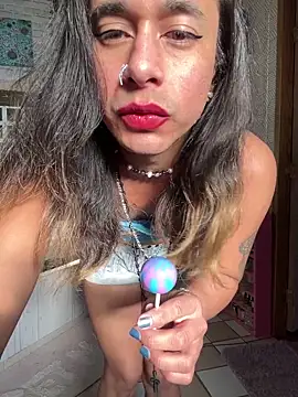 [6 Apr 17:45] Public Show – video modela na kameri TranSexualJade95