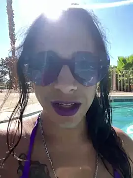 [27 Jul 16:58] Public Show wish you take me to the pool Honey 💞 - 視頻由 TranSexualJade95 主播提供