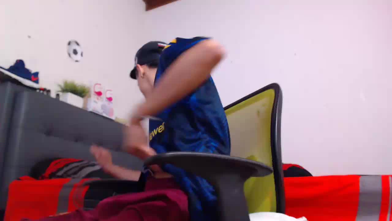 Jhon Naked Jerking – video modela na kameri skinny23cm