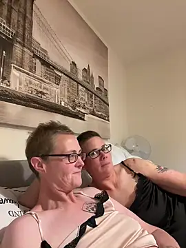 [19 Aug 20:06] Private Show - video di Curvy-Jinx modella di cam