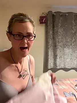 [1 Dec 15:34] Private Show – video af Curvy-Jinx cam-model