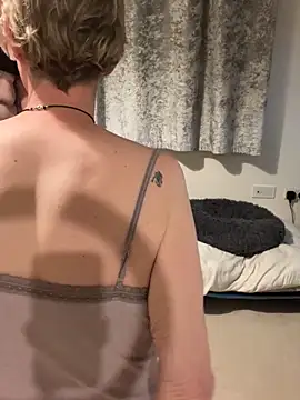 Pussy eating Pvt show – video af Curvy-Jinx cam-model