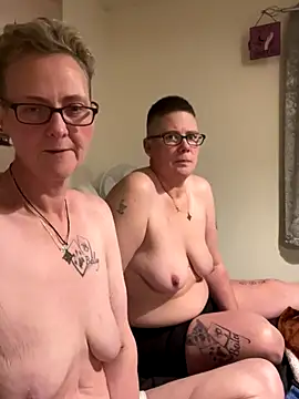 Pussy eating spy show – video af Curvy-Jinx cam-model