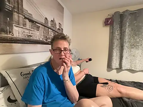 Pvt. 69 – video af Curvy-Jinx cam-model