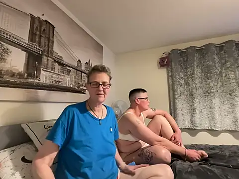 Pvt. boobs play. Vibe play. Pussy licking – video af Curvy-Jinx cam-model