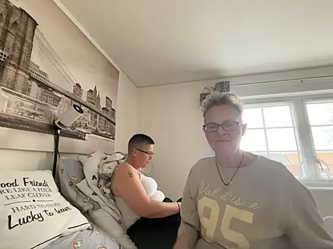Pvt curvy riding the dildo on Mrs c — filmik Curvy-Jinx, modela(-lki) na kamerkach