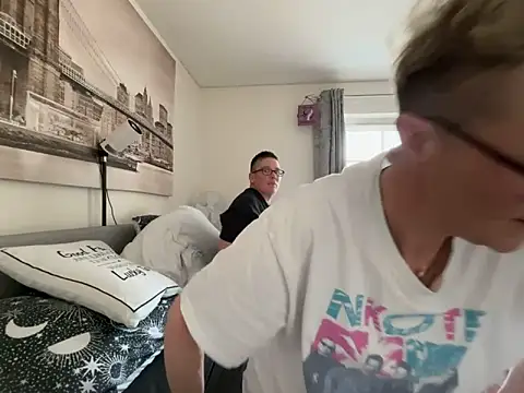 Pvt show 69 with orgasm – video af Curvy-Jinx cam-model
