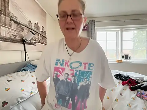 Pussy open & ass play
