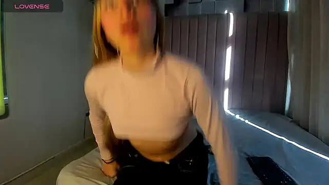 spank bae - video by CandySays cam model