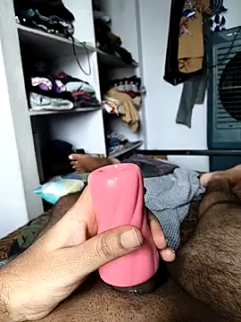 [30 Jun 08:07] Public cum Show - vidéo du modèle de showcams Yourslovingdick