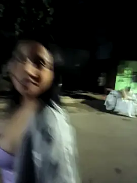 Noche tranquila con mis tetas al aire - video by StreetPartyLive cam model