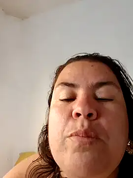 Tu pata triste y alegre  ala vez - video by yaneth_ cam model