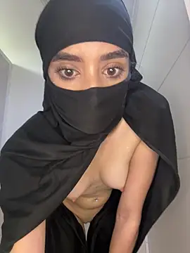 Sexy toy in the shower🥵💦 - video by nayiraa_