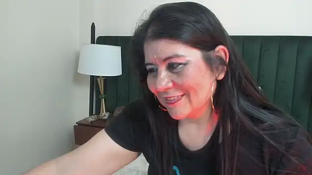 show milf sex naked - video di kiraGeiner modella di cam