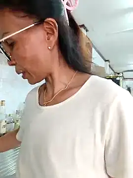 Mama wet hot pussy fuck mama - video by Mama_Eva_1 cam model