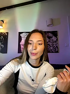 FEET in WHITE SOCKS ( naked) - video av LINA_ALL_EYES_ON_YOU cam-modell