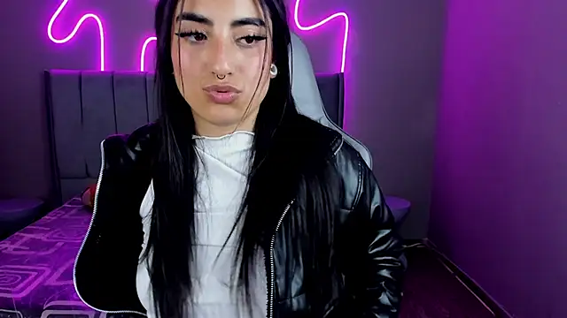 Spy My Private Show I play with my clitoris, do you want to see me wet? - βίντεο μοντέλου Emma_Lirys