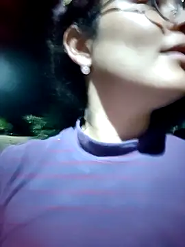 Farts in the open air 💥🫢😜 - video by Lily-o cam model