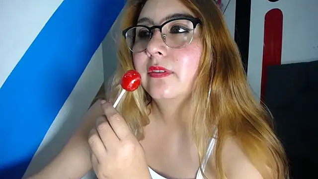 suck lollipop - video oleh model kamera Penelope_Sweet2