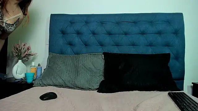 Private Show - video by LucyPetit cam model