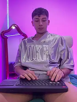 DOGGY AND TWERKING - video by Casper___kyy cam model