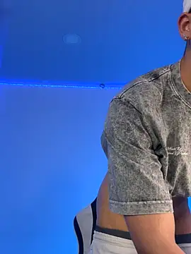 Enjoy my delicious ass🍑🐶 - video by oliver_kyy cam model