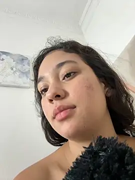 I shake and show my ass - video by lana_rousse01 cam model