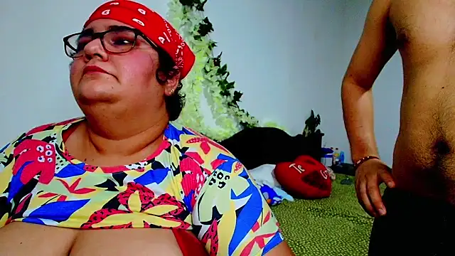 playing a little - video by Mariana_cooper_07 cam model