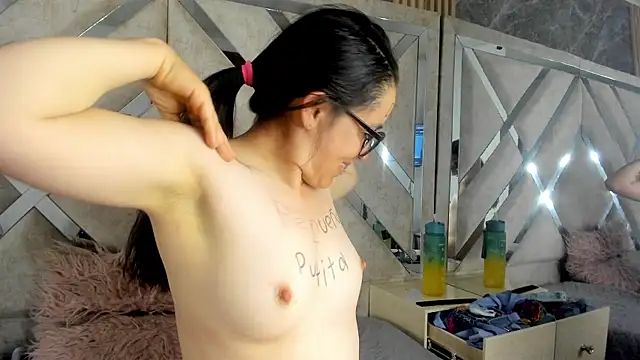 Your little whore - vidéo du modèle de showcams IsisNoir